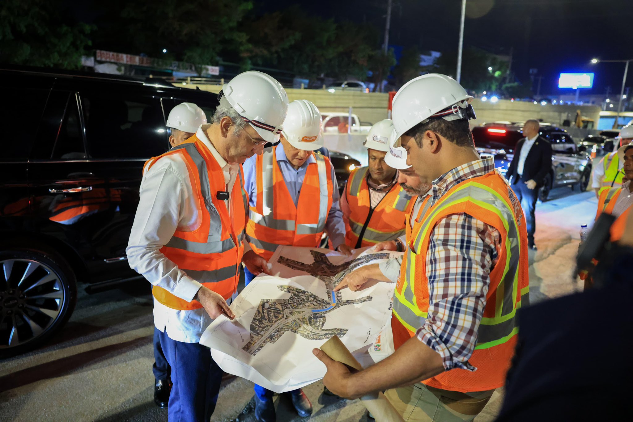 Presidente Abinader supervisa avances del paso a desnivel en Santo Domingo