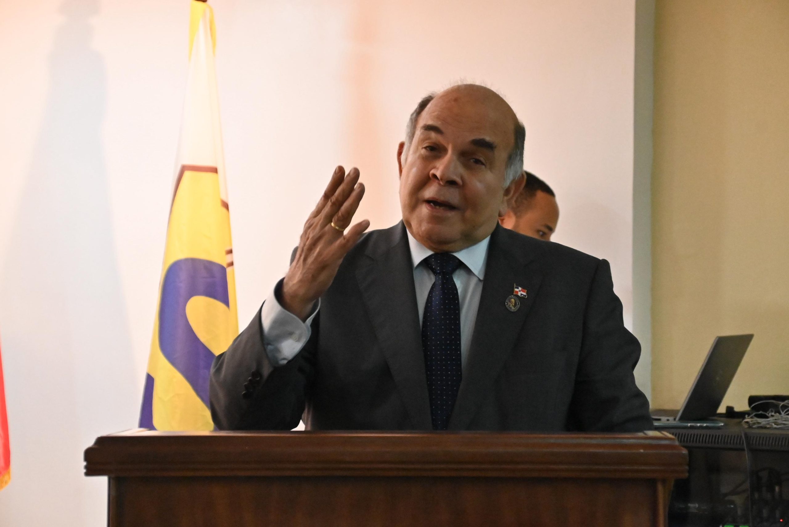 Exministro Pelegrín Castillo advierte sobre confrontación geopolítica en el Caribe