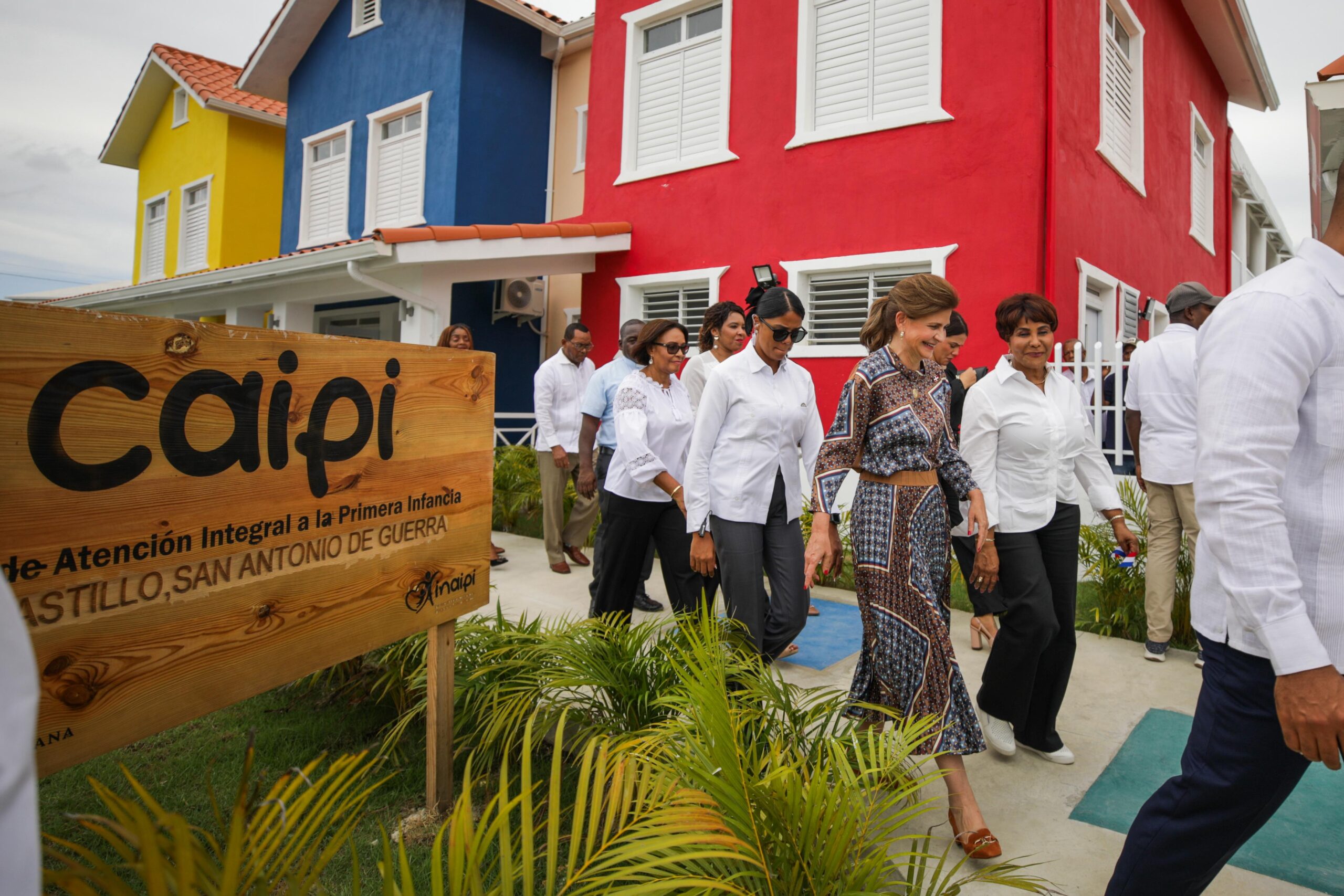 Raquel Peña inaugura centro infantil y escuela en República Dominicana