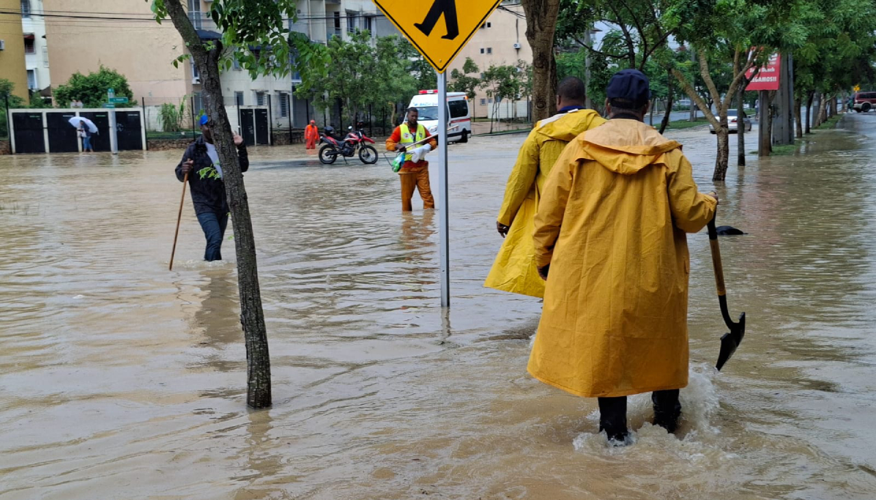 Inundaciones en Santo Domingo Este tras lluvias intensas