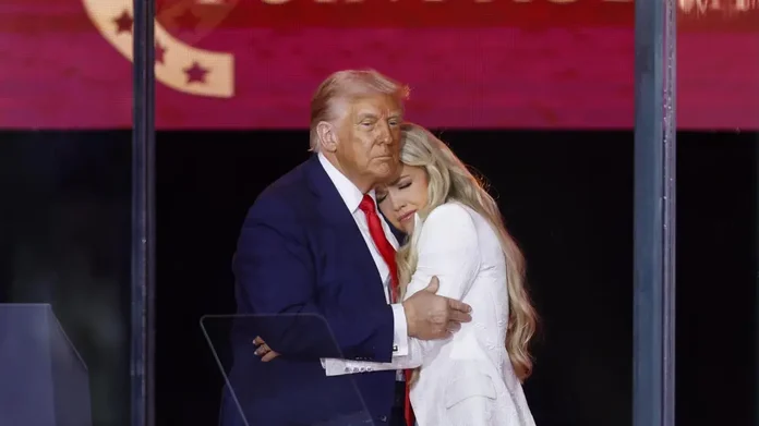 Donald Trump lidera homenaje a Charlie Kirk en Arizona