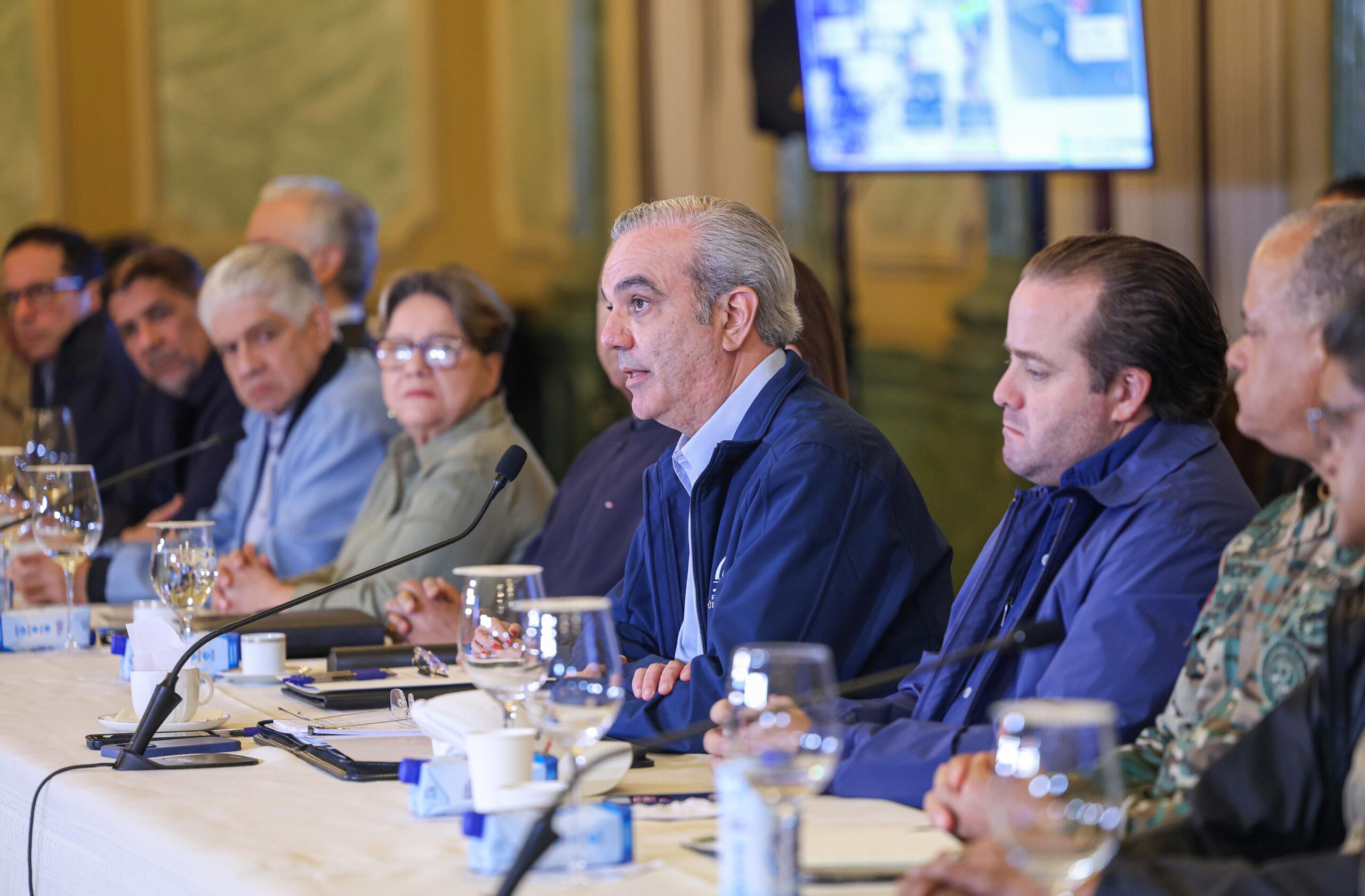 Presidente Abinader extiende cierre en 12 provincias por tormenta Melissa