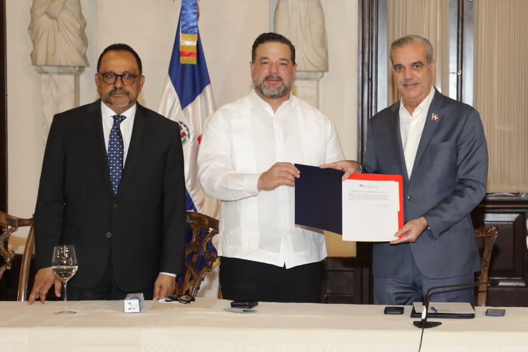 El gobierno da inicio a la titulación de más de 43 millones de metros cuadrados en el Parque Nacional Los Haitises y Loma Novillero