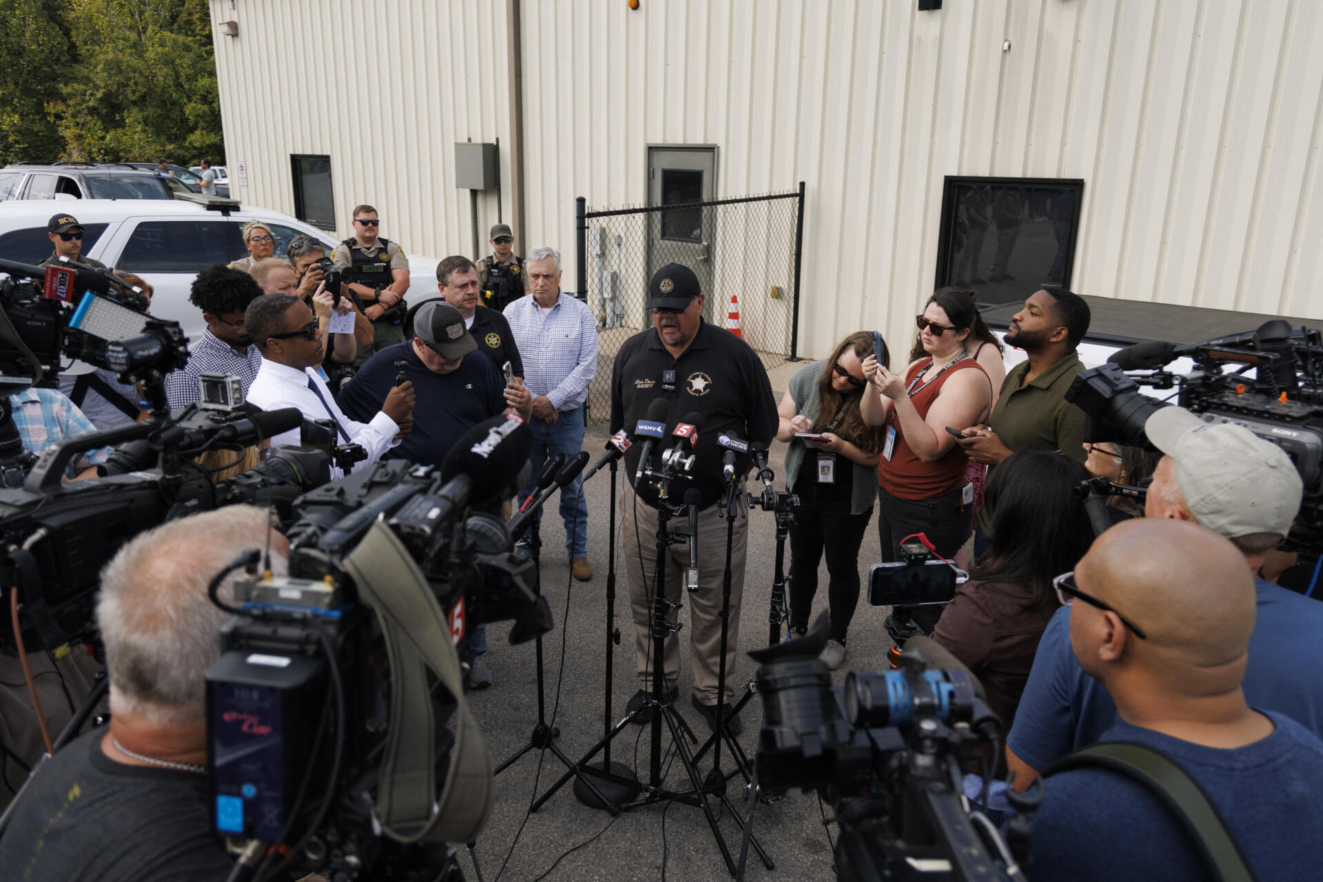 Explosión en fábrica de Tennessee deja muertos y desaparecidos