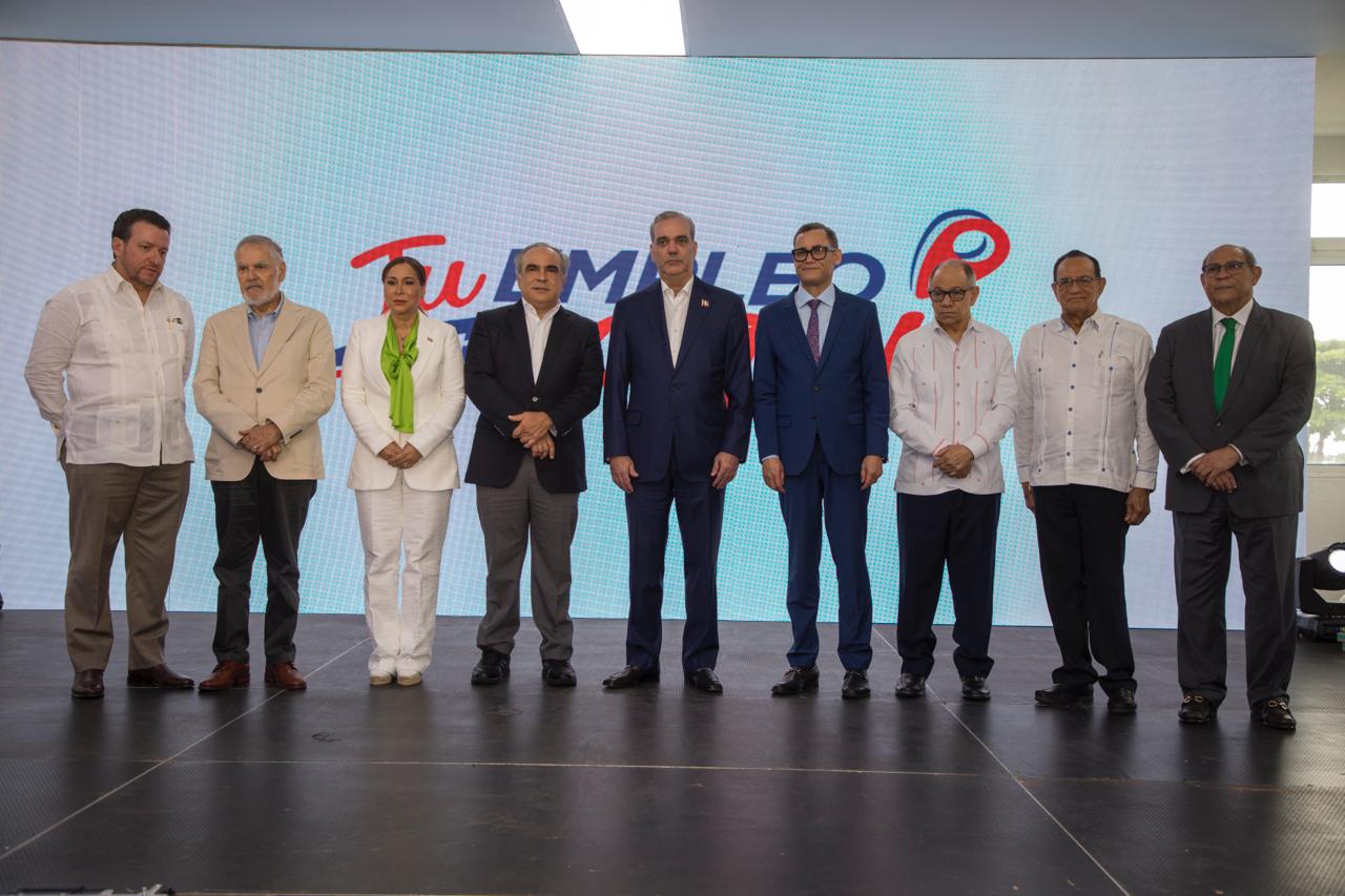 Presidente Abinader lanza ‘RD-Trabaja’ con 7,012 vacantes en RD