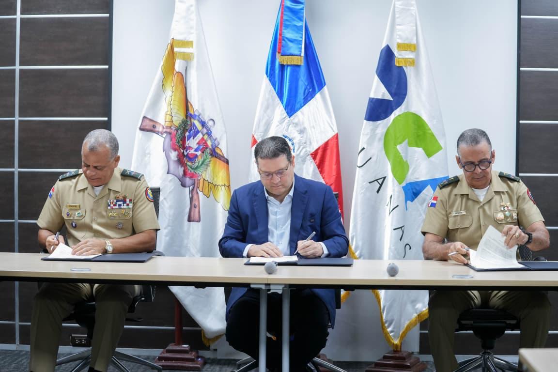 Aduanas dona equipo de US$160,000 al Ministerio de Defensa