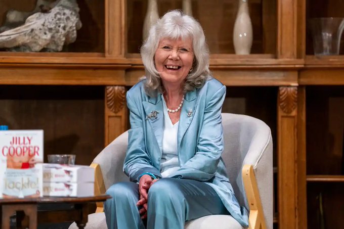 Fallece Jilly Cooper, escritora británica, a los 88 años