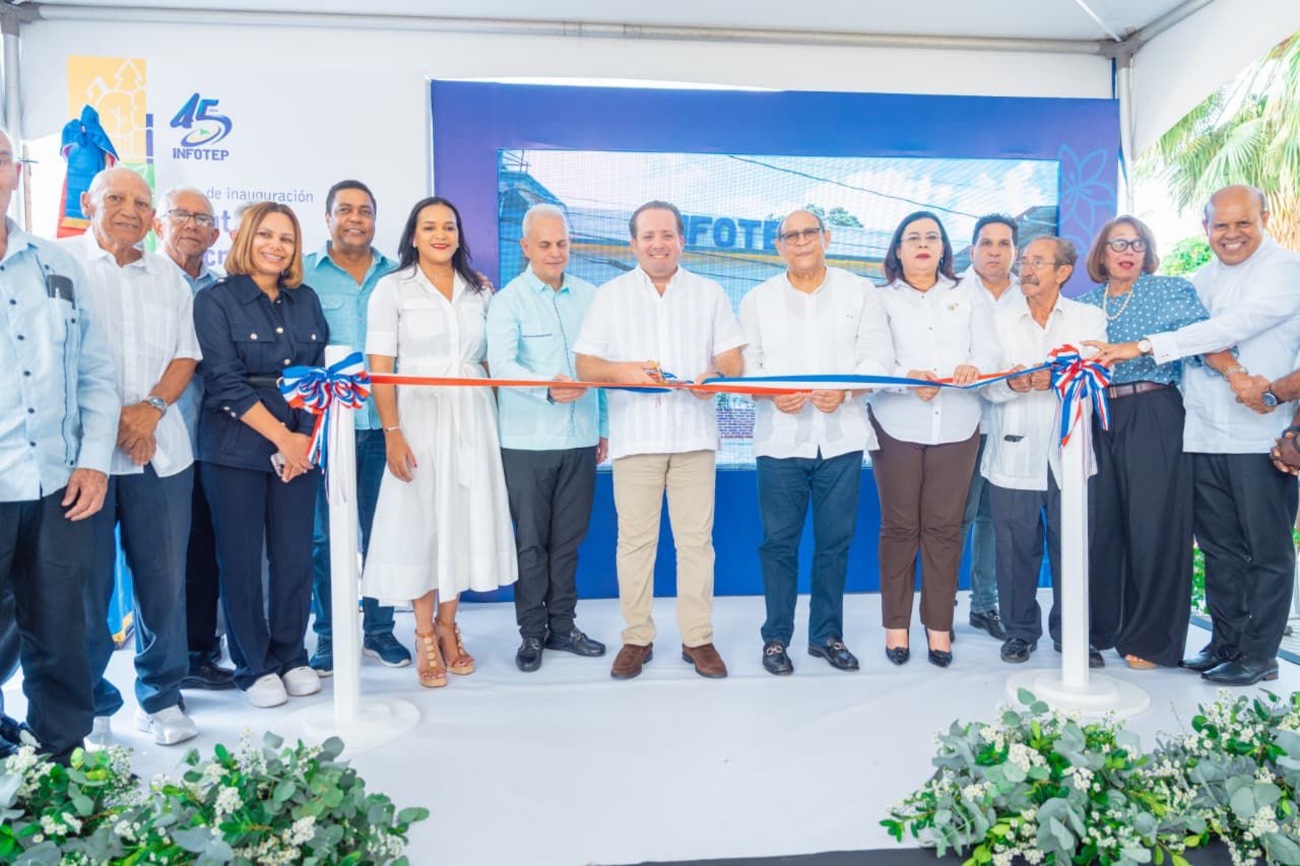 José Ignacio Paliza inaugura centro técnico en Jarabacoa