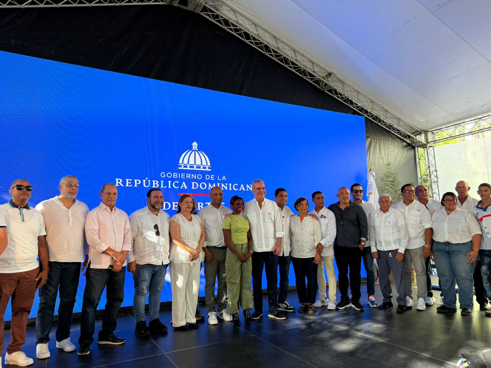 Luis Abinader anuncia inversión de 2 mil millones en infraestructura deportiva
