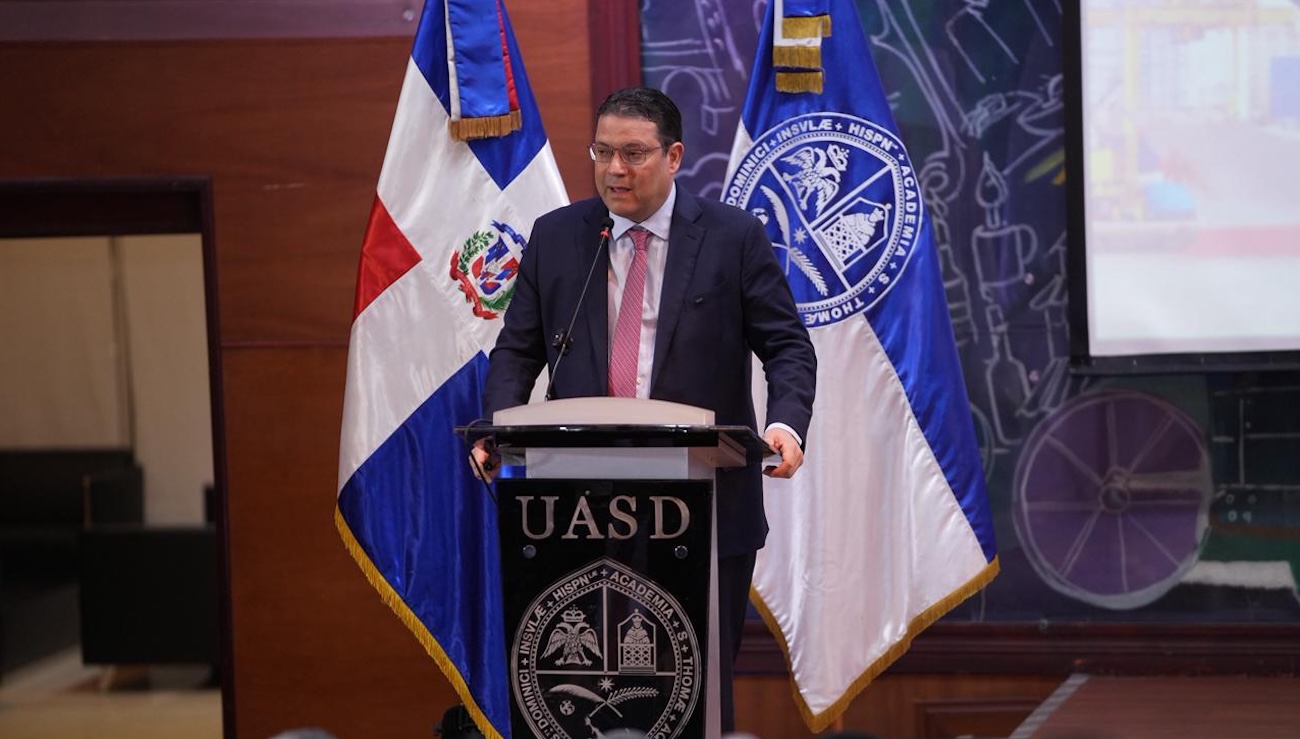 Director de Aduanas destaca logística como pilar económico en RD