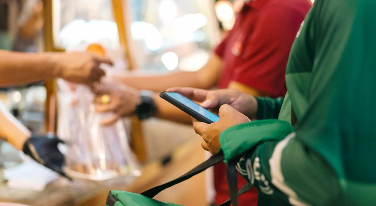 Senado aprueba propinas obligatorias del 10% en plataformas digitales