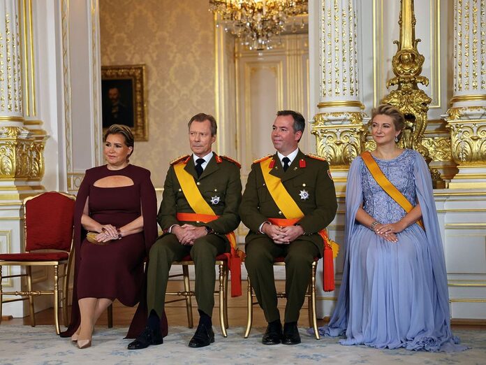 Guillermo de Luxemburgo asume el trono tras abdicación de Enrique