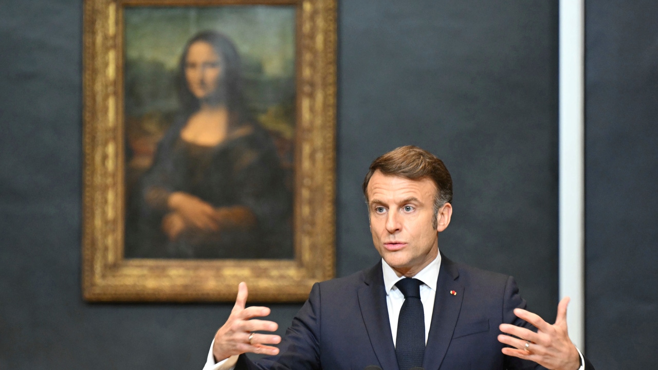 Robo del siglo en el Louvre desata debate político en Francia