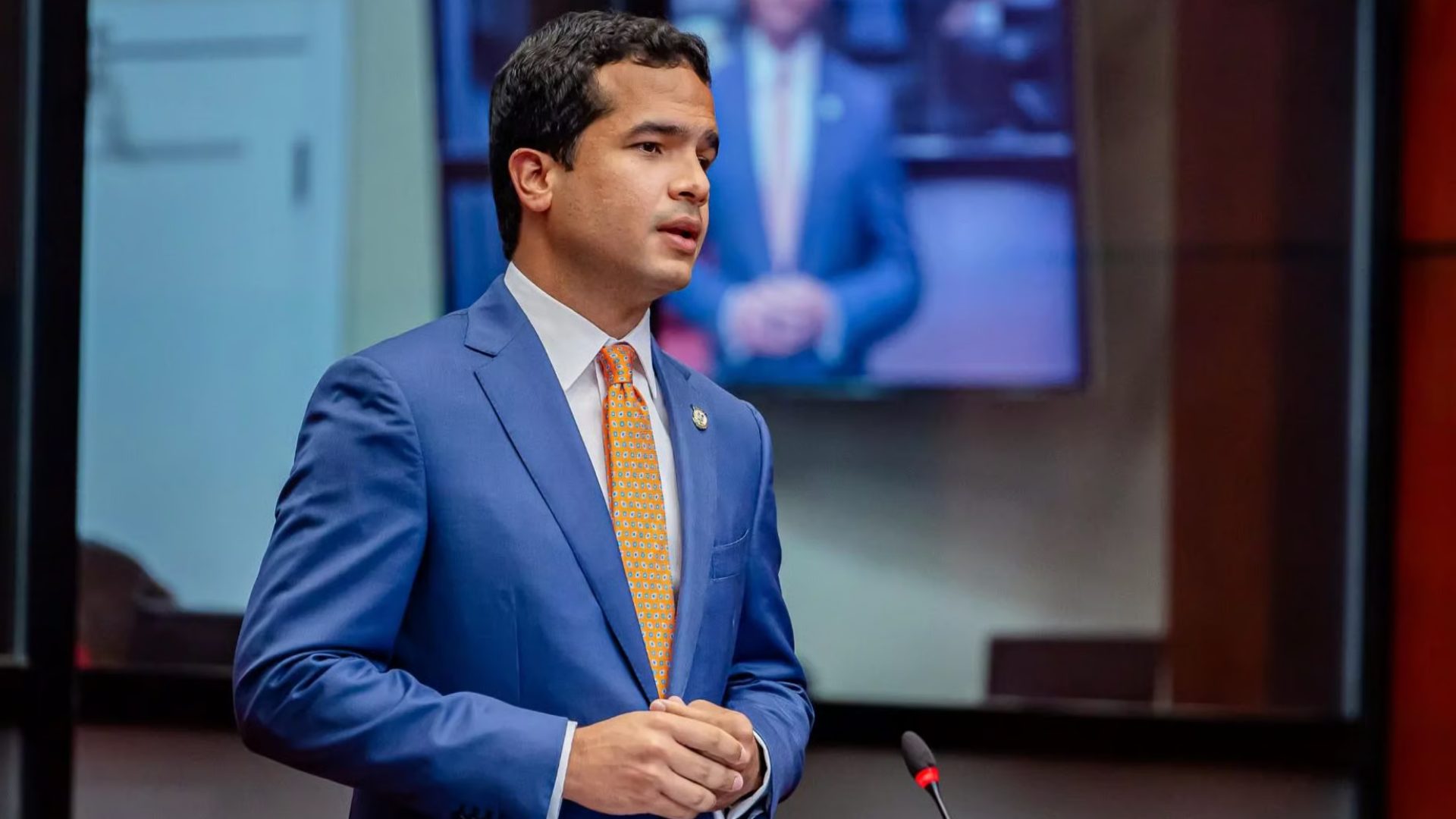 Senadores respaldan propuesta de Omar Fernández busca eliminar impuestos a salarios menores RD$52,000