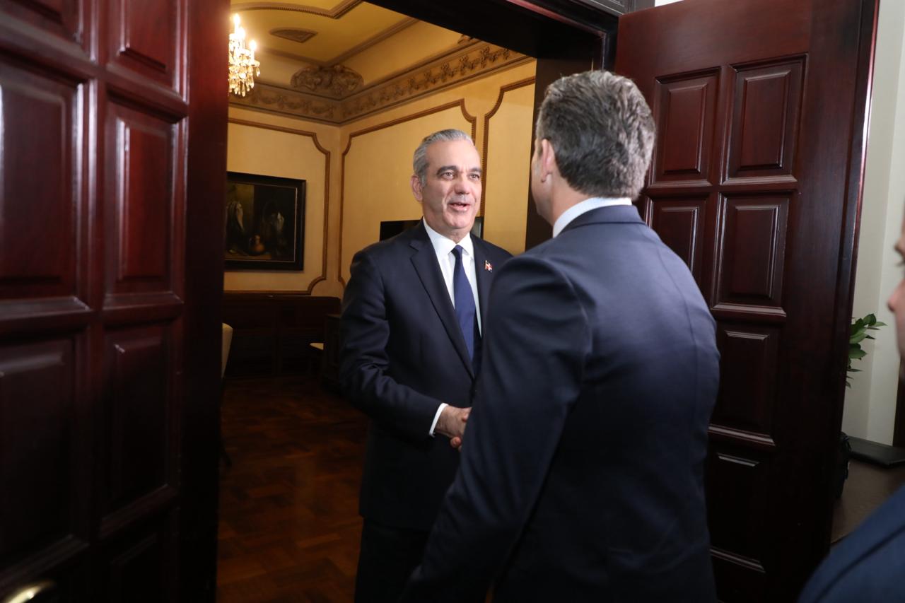 Abinader y Hegseth fortalecen cooperación contra el narcotráfico