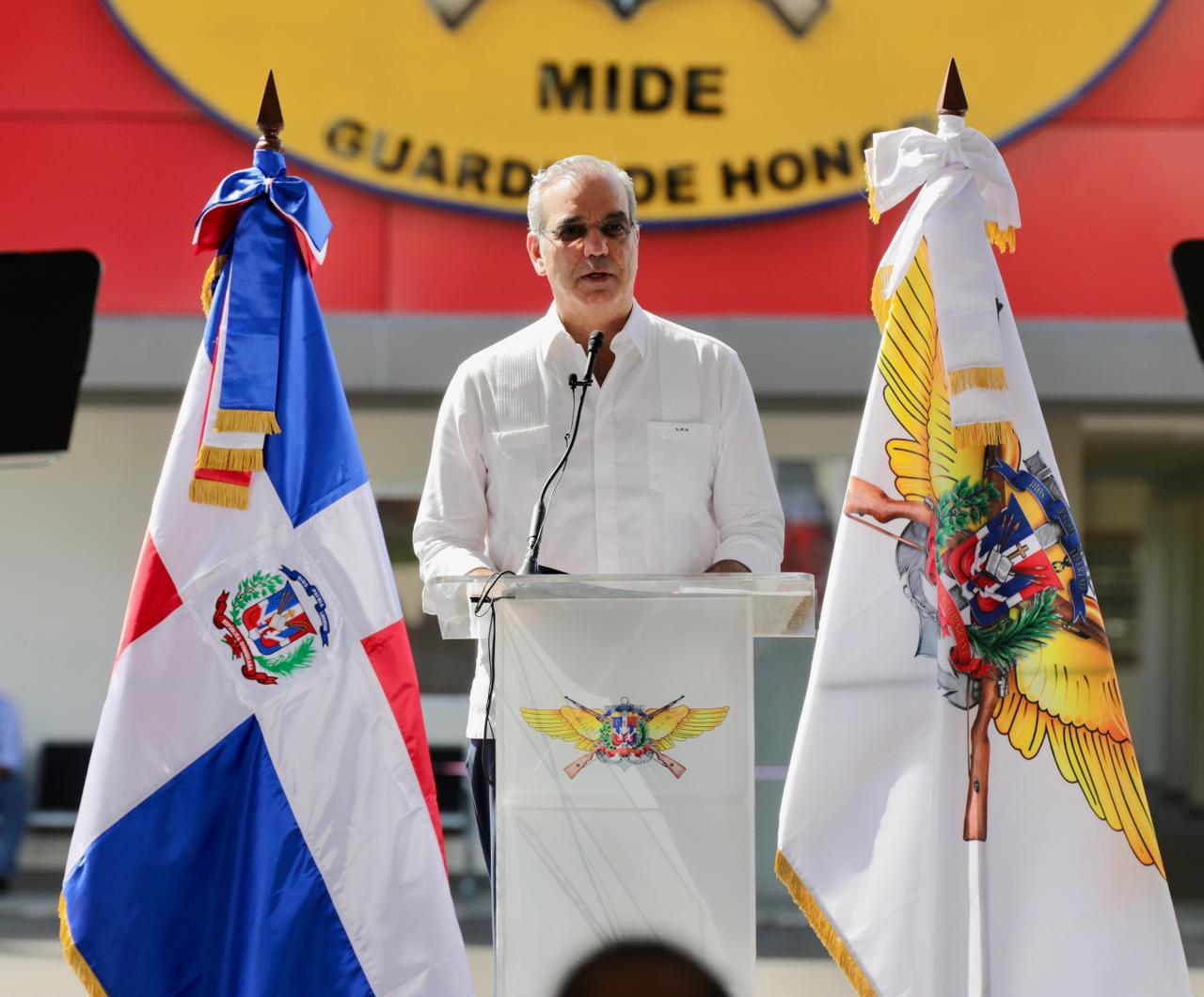 Abinader inaugura obras de modernización en el Ministerio de Defensa