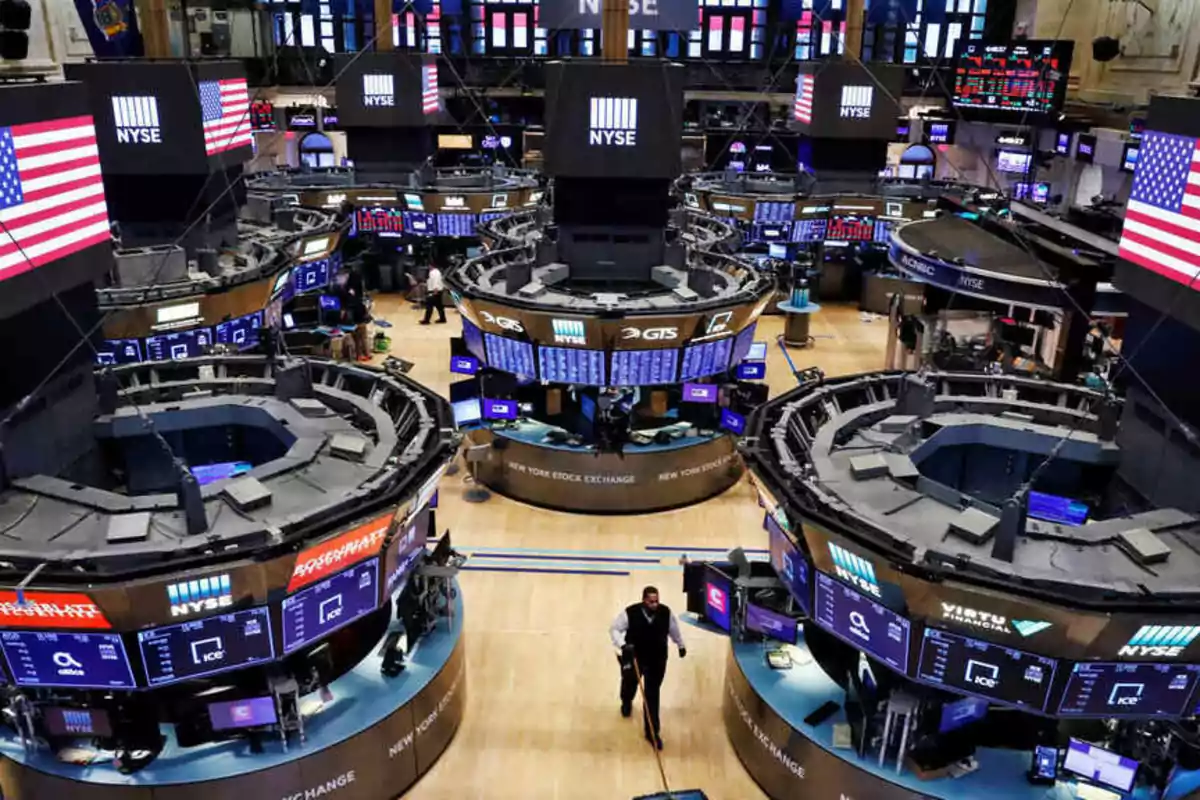 Wall Street cae por temores de burbuja tecnológica y corrección