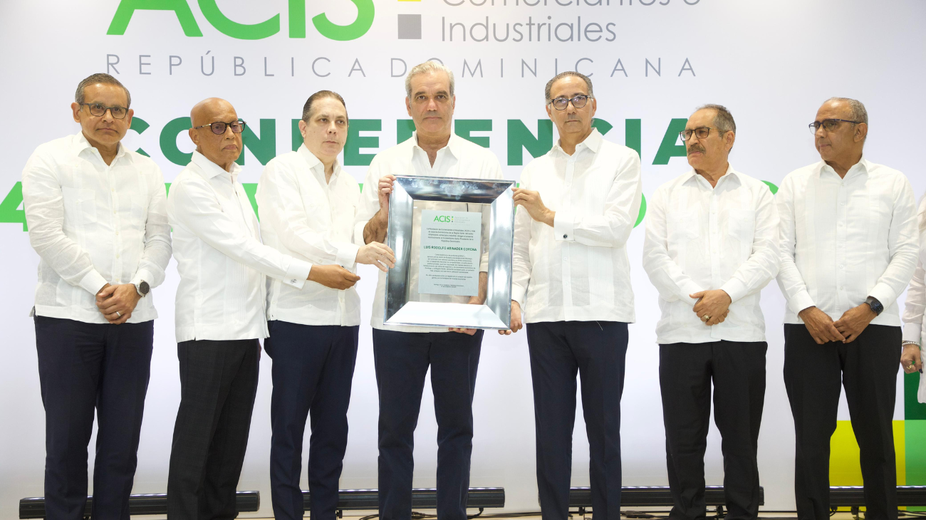 Presidente Abinader destaca transformación económica en Santiago