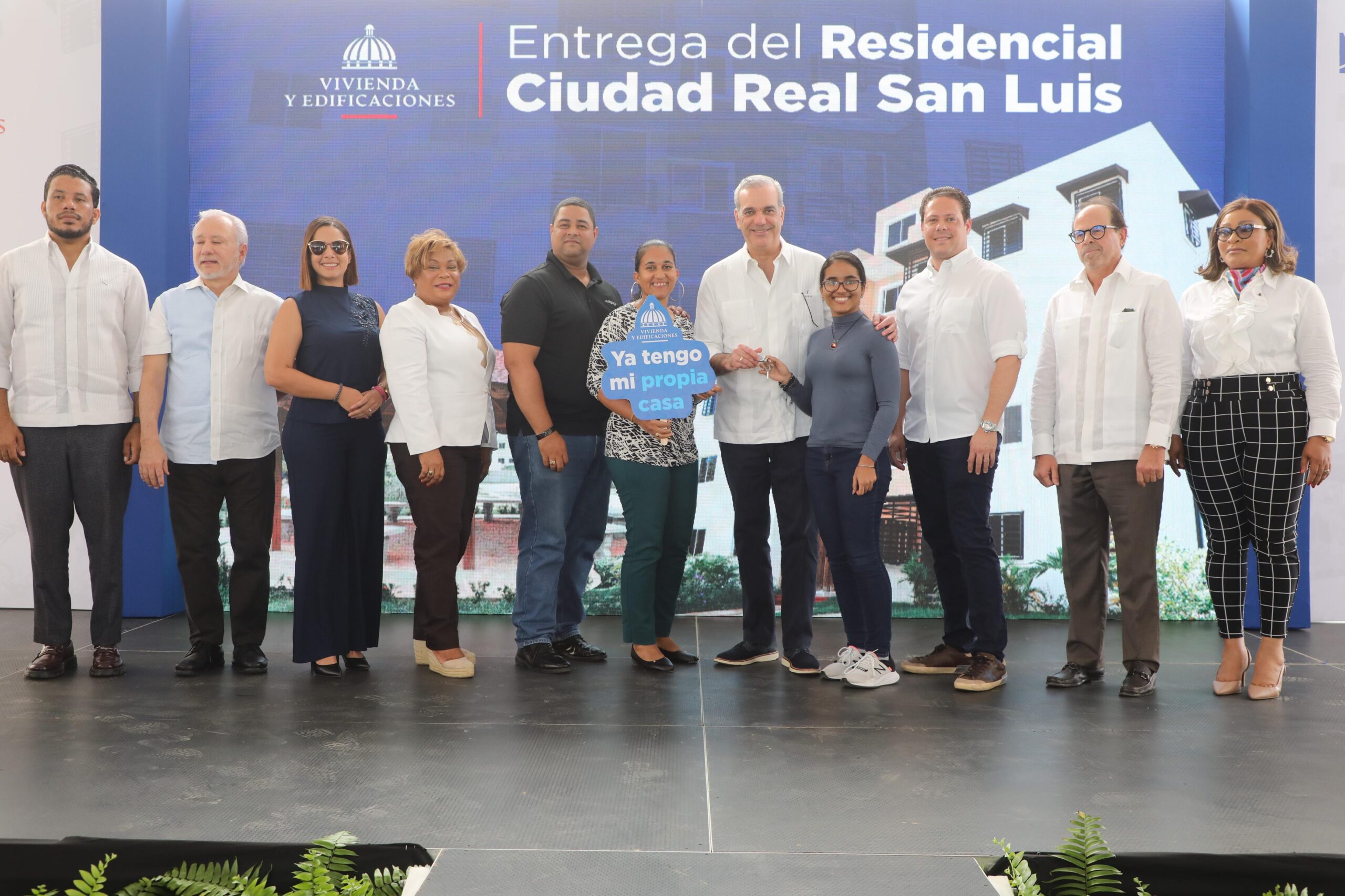 Luis Abinader entrega 360 viviendas del Plan Mi Vivienda en Santo Domingo Este