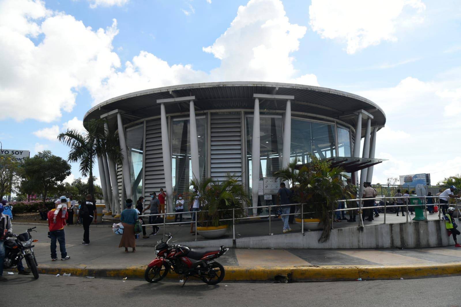 Avería en el Metro de Santo Domingo genera largas filas en María Montez
