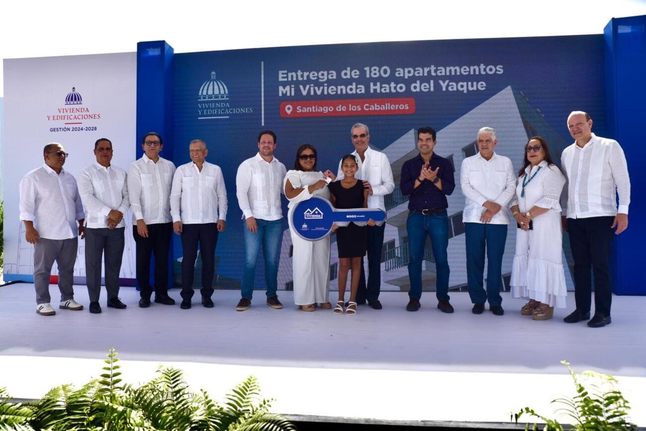 Luis Abinader inaugura 180 apartamentos y escuela en Hato del Yaque