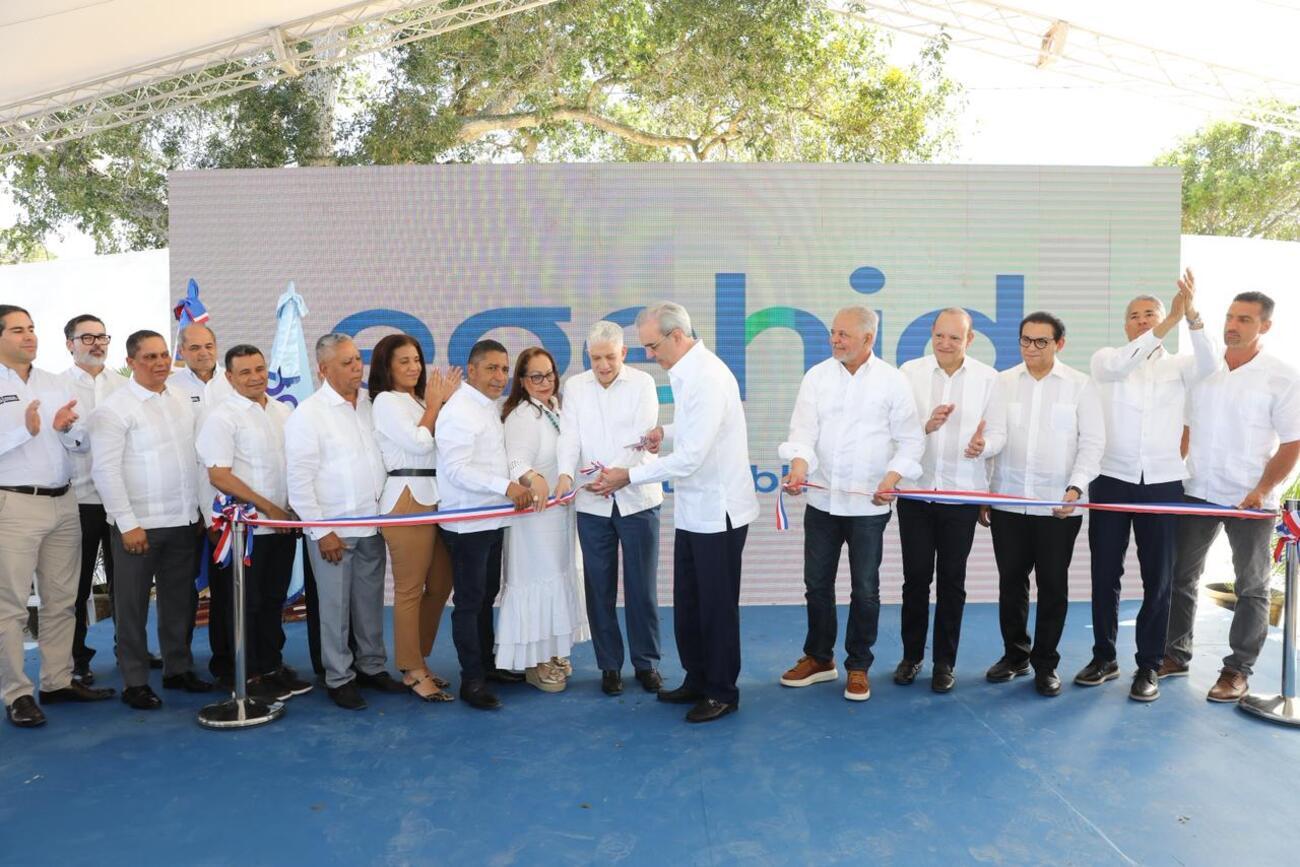 Luis Abinader inaugura 48.49 kilómetros de carreteras en la Sierra de Santiago