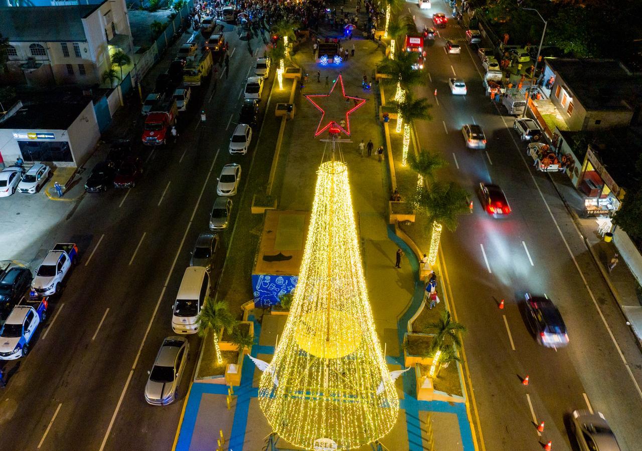 Parque de Luces inaugura la Navidad en Santo Domingo Este