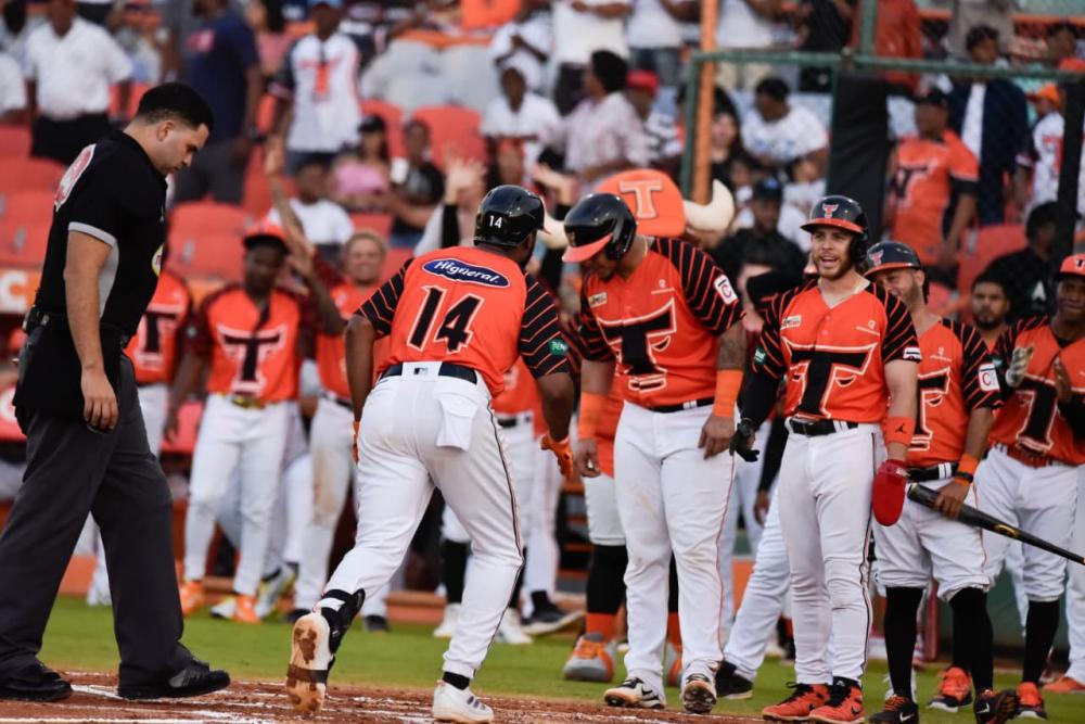 Toros del Este vencen 10-3 a Águilas Cibaeñas en La Romana