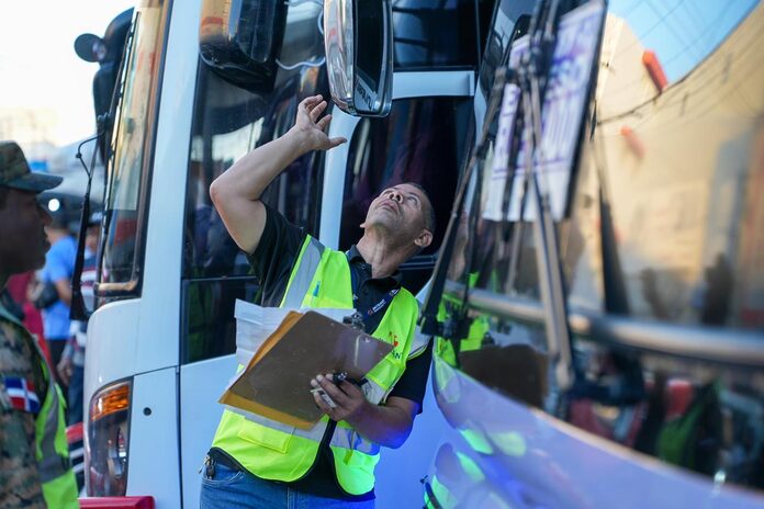 Operativo INTRANT revela 49% de vehículos incumplidores en Navidad 2025–2026