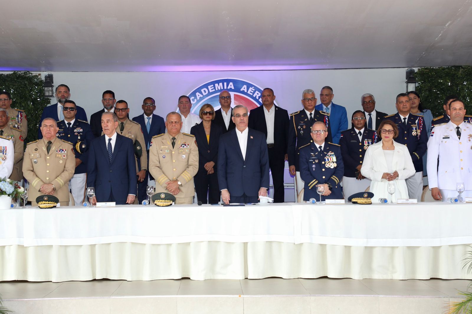Luis Abinader preside graduación de 40 cadetes en la Academia Aérea