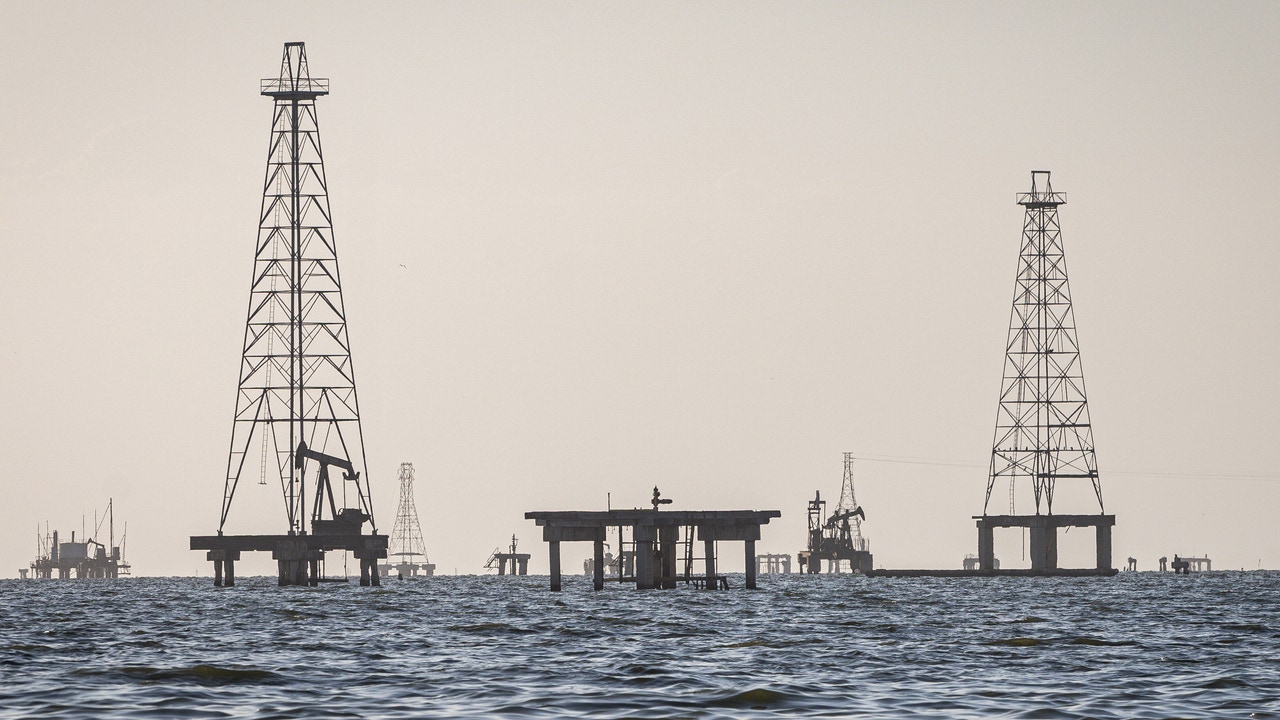 Trump anuncia bloqueo total a petroleros en aguas de Venezuela