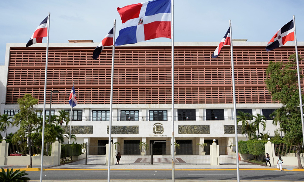 Senado de la República Dominicana propone responsabilidad penal para partidos políticos