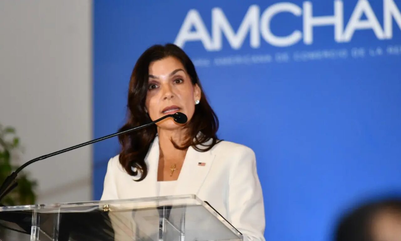 Embajadora Leah Campos critica presiones de Biden sobre frontera con Haití