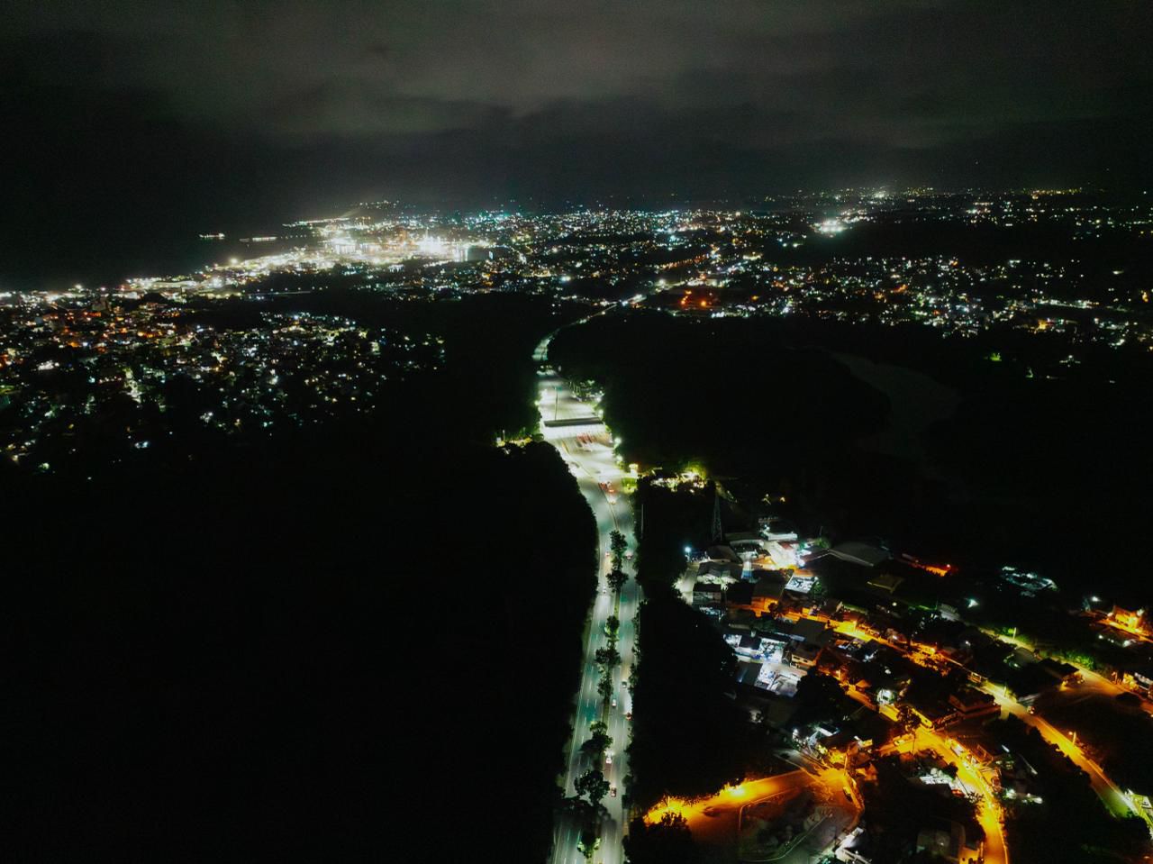 Instalación de Lámparas Solares LED en la Carretera 6 de Noviembre y Circunvalación de Baní