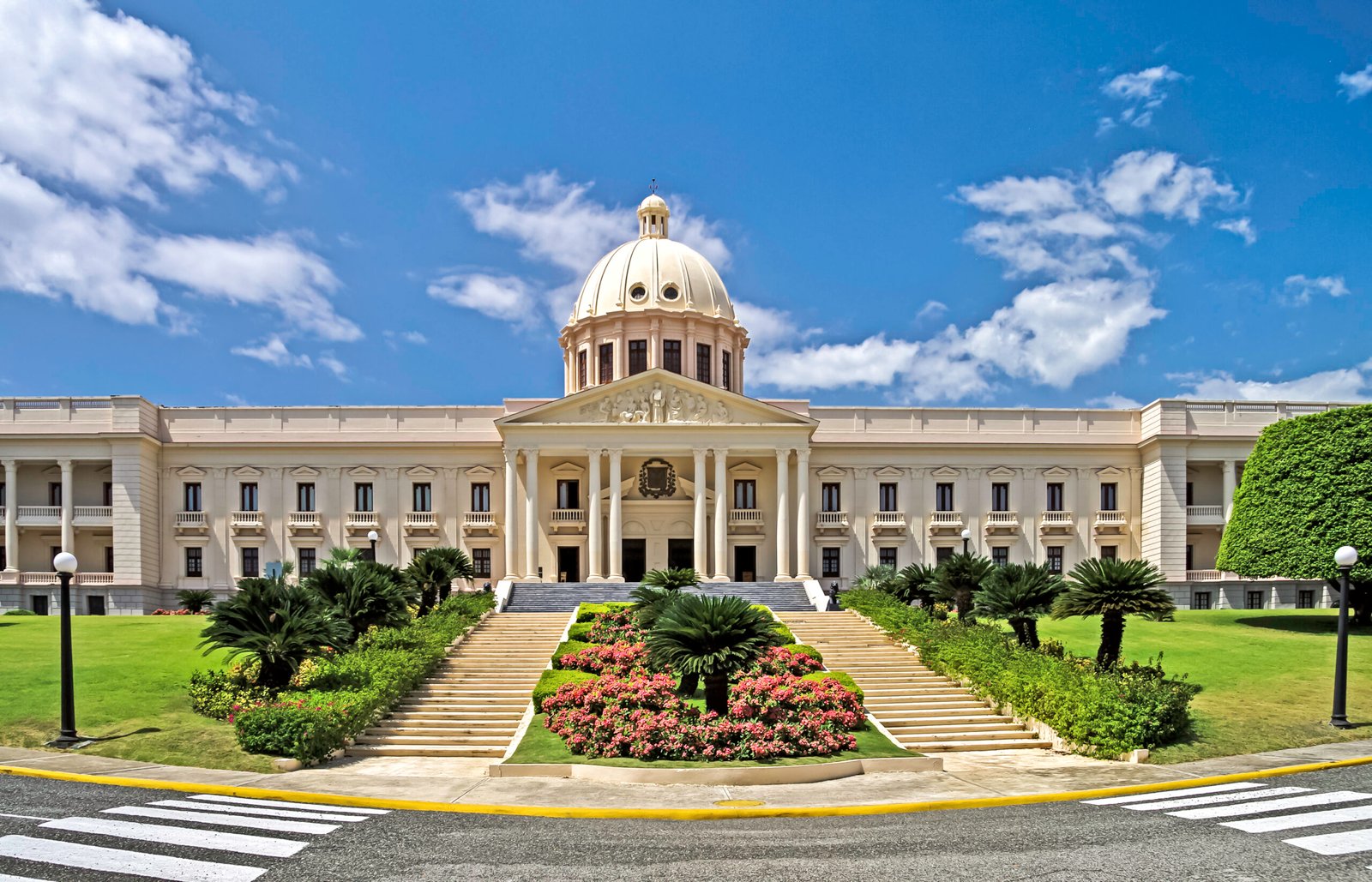 Reformas en la ETED y creación de la EMT para mejorar servicios públicos