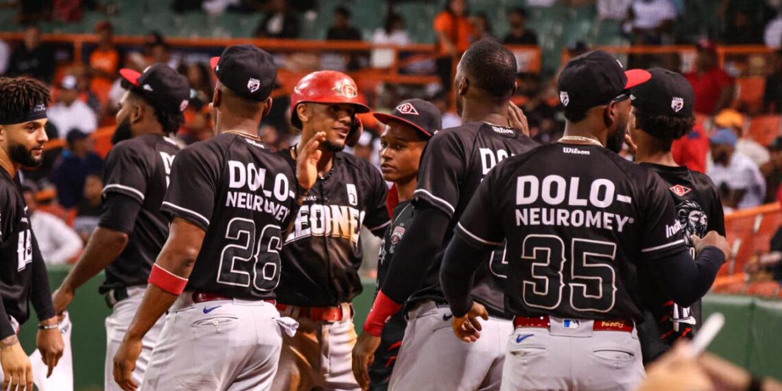 Leones del Escogido mantienen su invicto al vencer a los Toros 10-5