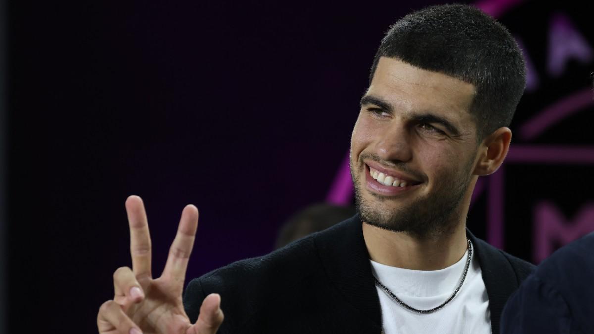 Carlos Alcaraz inicia su pretemporada de tenis con exhibición en Corea