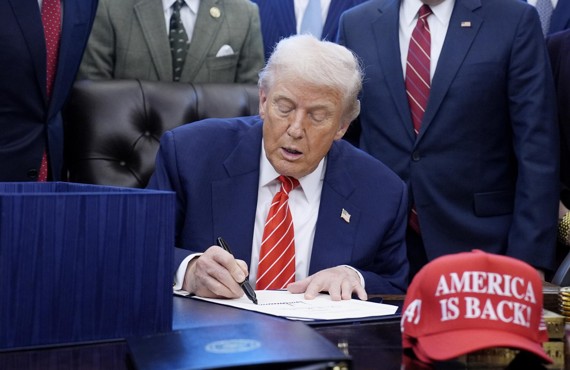 Trump lamenta tiroteos en Mineápolis y menciona antecedentes de víctimas