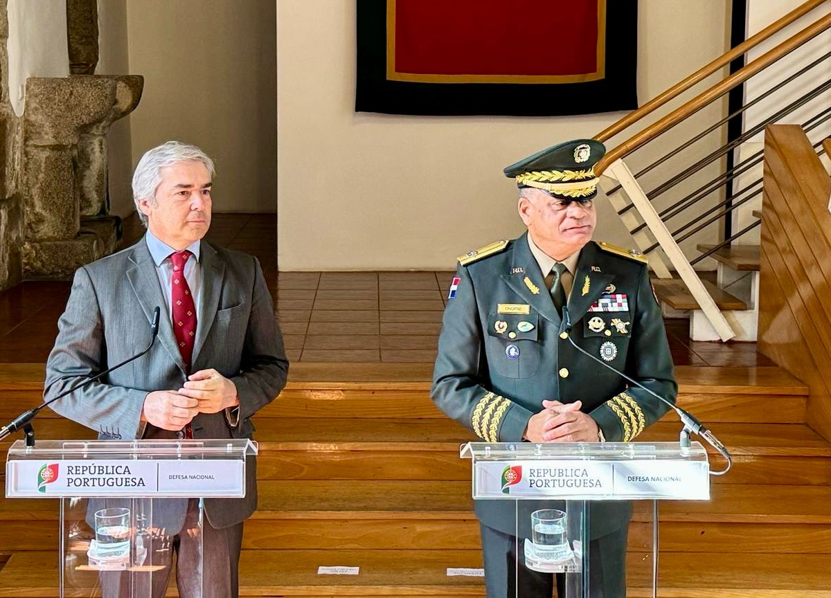 República Dominicana y Portugal firman contrato para patrulleros de altura