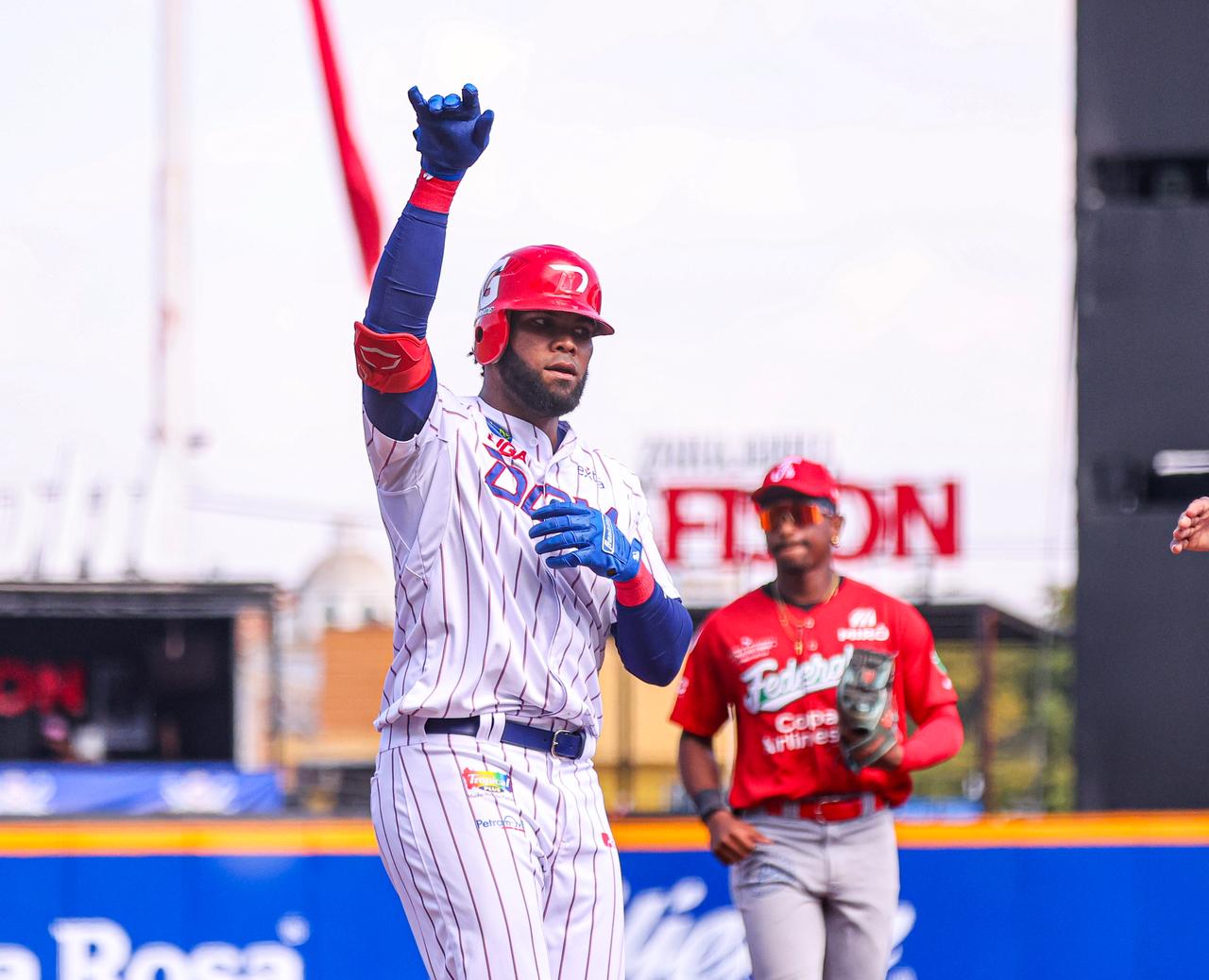 Leones del Escogido vencen a Federales de Chiriquí en partido récord