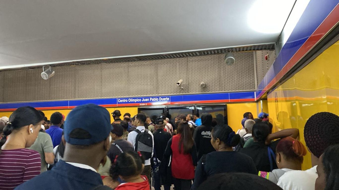 Retrasos en el Metro de Santo Domingo afectan a los usuarios