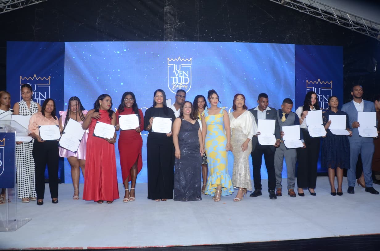 Gala de la juventud en Santo Domingo Norte reconoce a jóvenes destacados