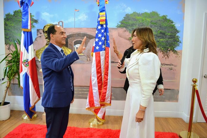 Ceremonia de despedida para Geanilda Vásquez y recepción de Gilberto Minaya