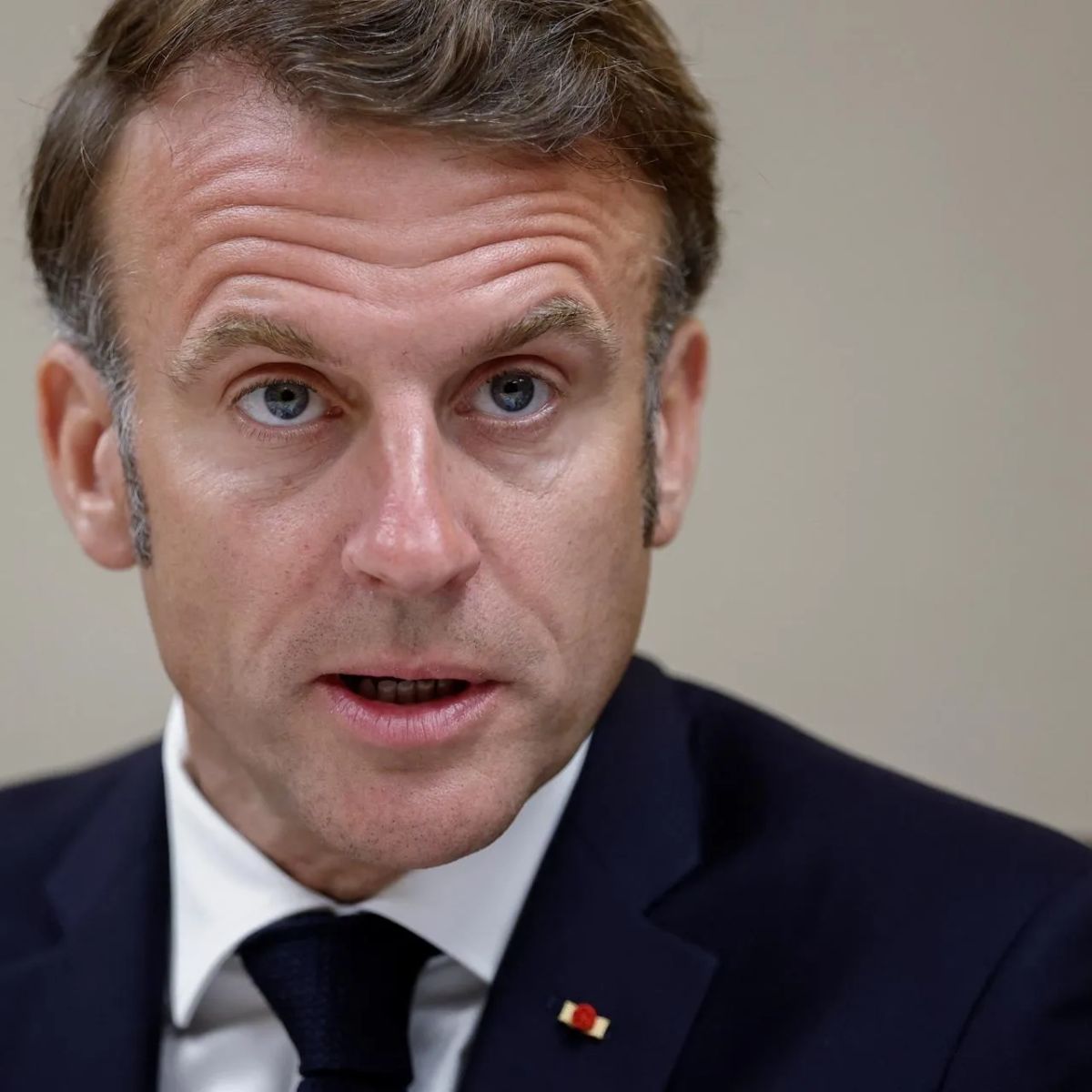 Macron pide a Trump levantar sanciones a líderes europeos