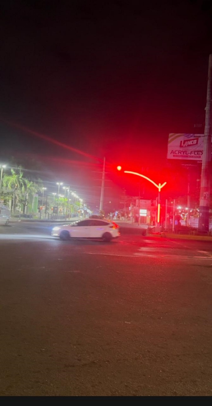 Inauguran semáforo inteligente en Santo Domingo Este para mejorar el tránsito