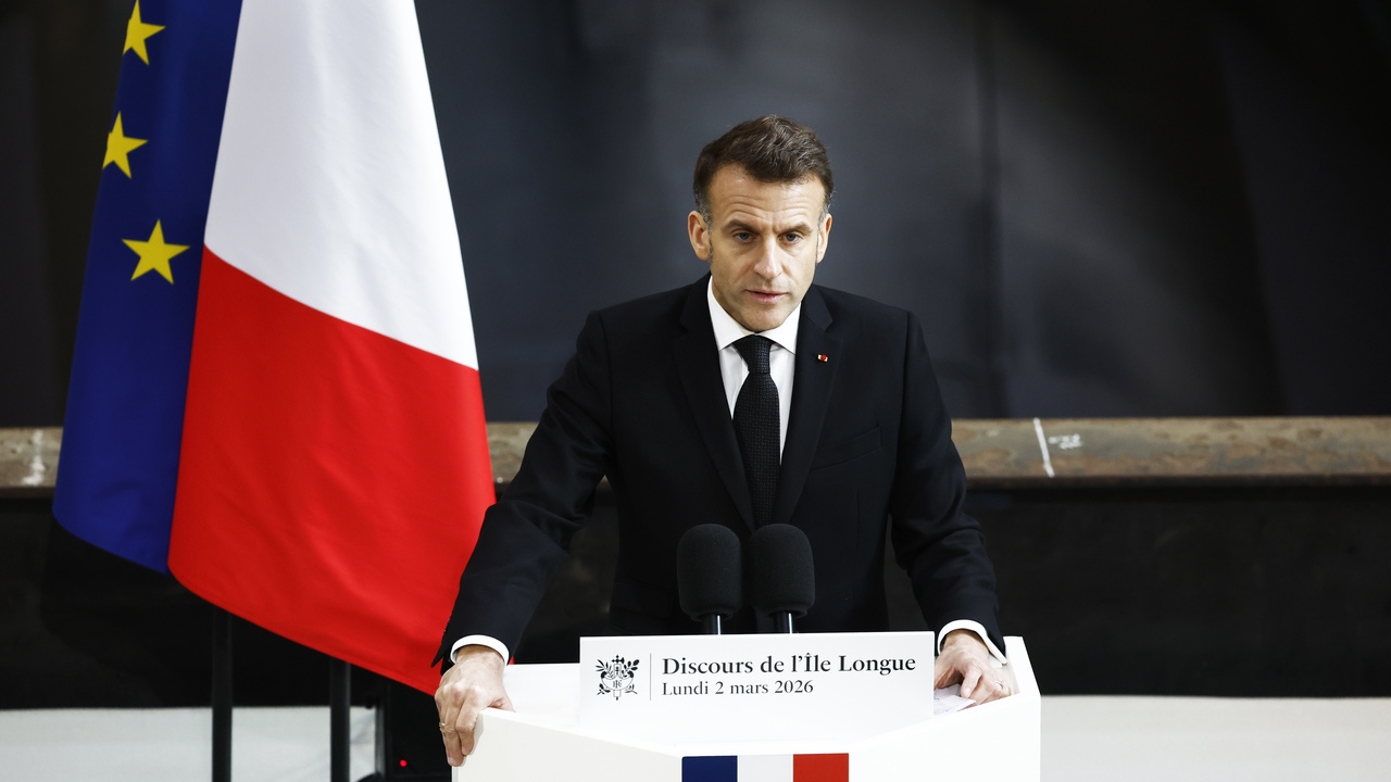 Macron anuncia que Francia reforzará su arsenal nuclear internacional
