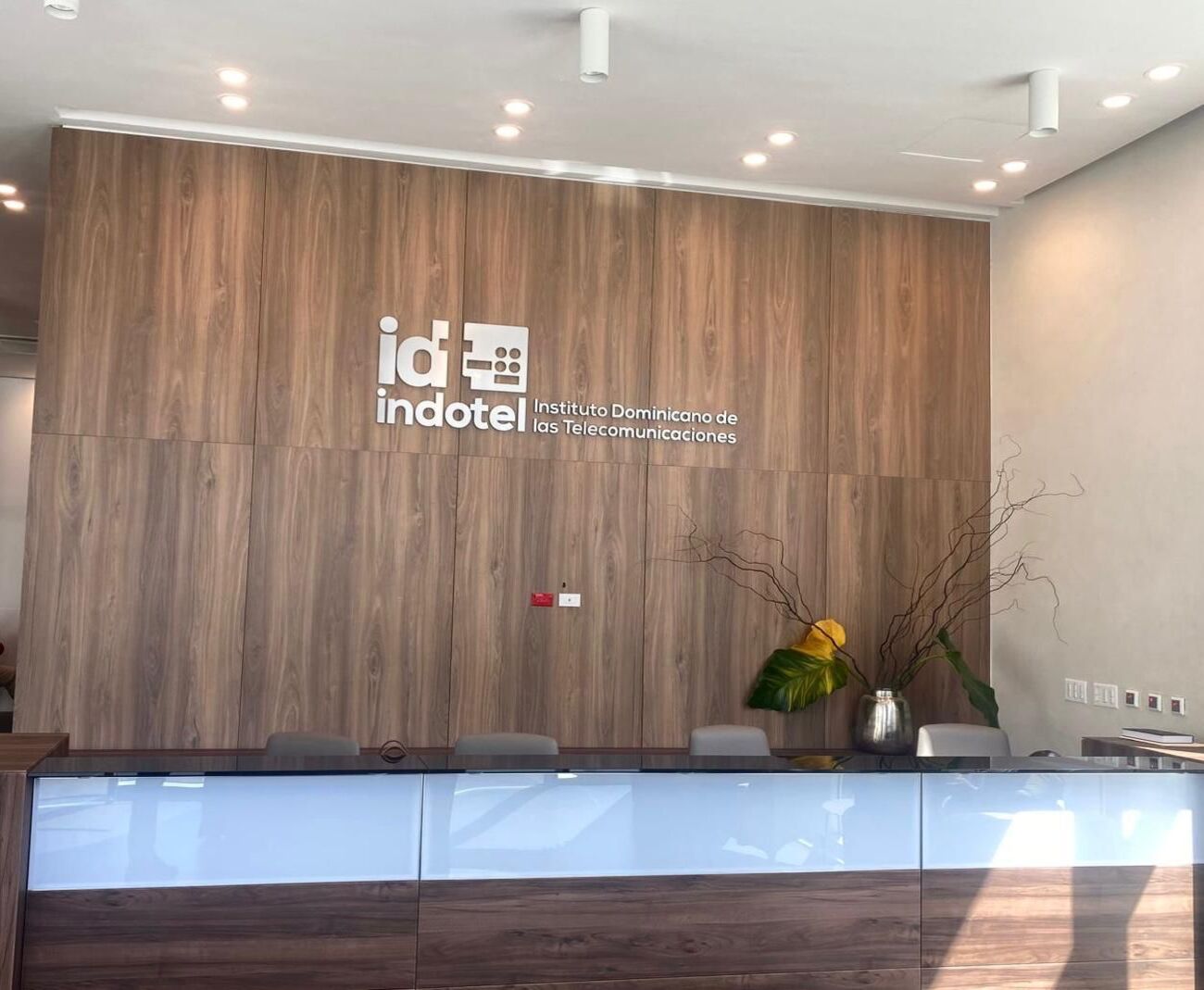 Indotel alerta sobre mensaje falso que promueve cobros y canastas digitales