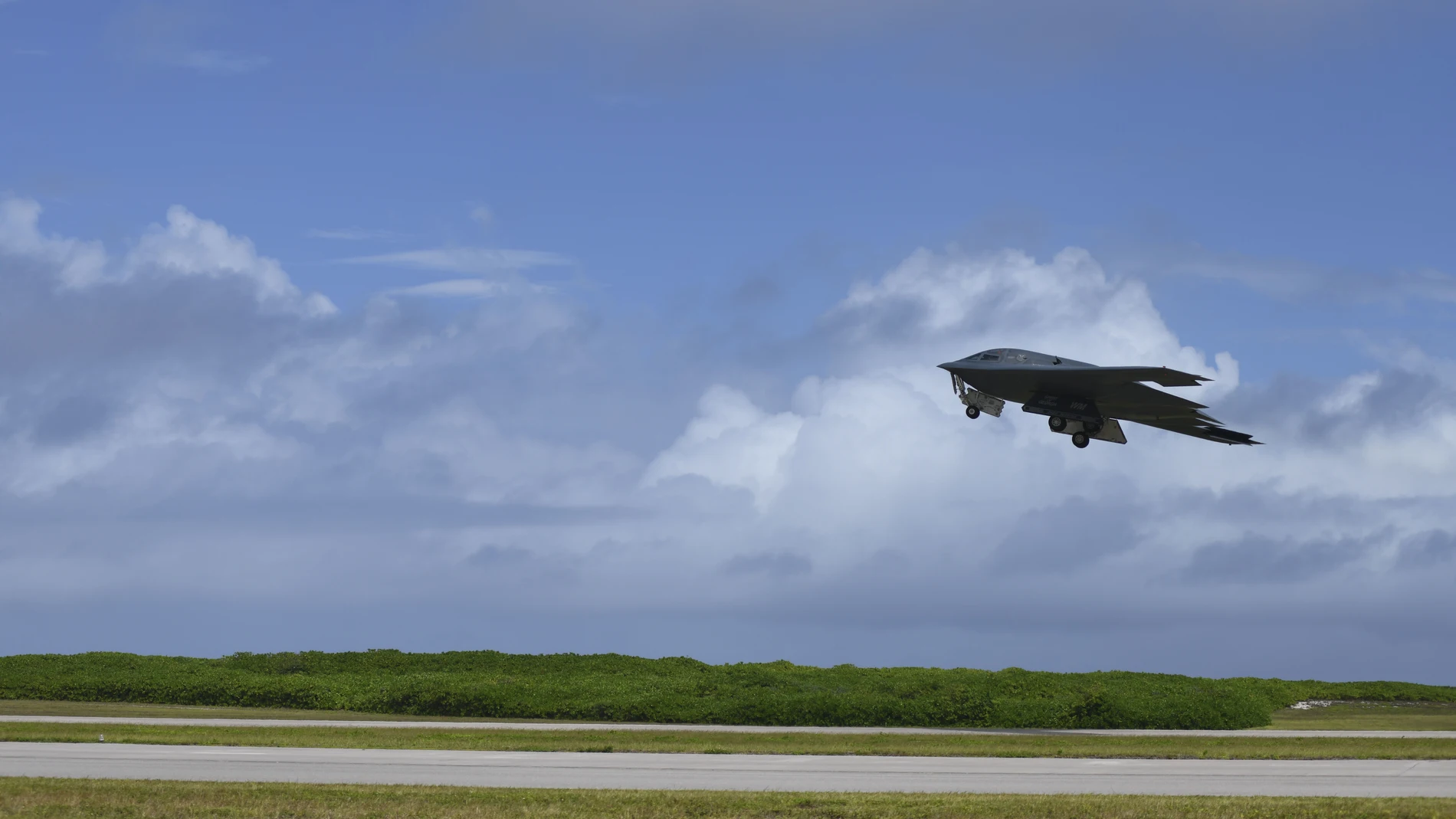 Irán lanza ataque fallido contra base conjunta de EE UU y Reino Unido