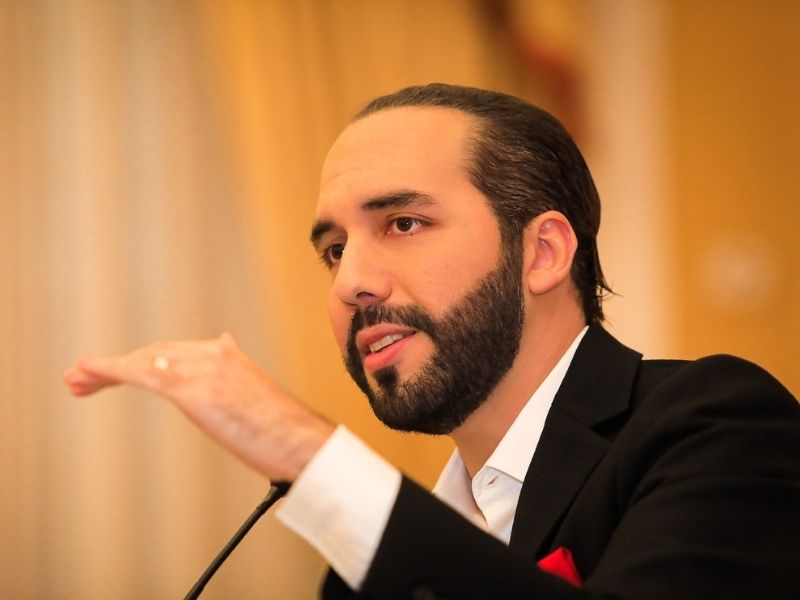 Bukele propone cadena perpetua para menores asesinos o violadores