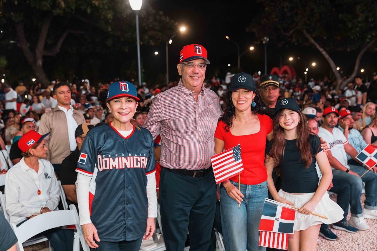 Presidente Abinader asiste a transmisión del juego RD y EE.UU.